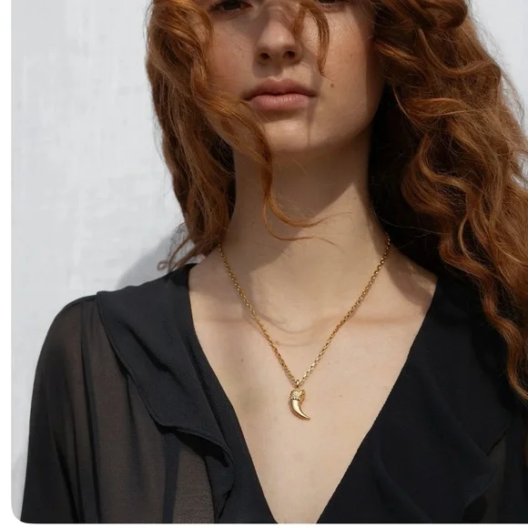 New awe inspired Gold She-Wolf Claw Amulet Pendant topaz - Picture 2 of 4